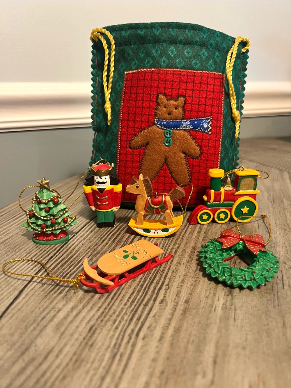 Avon Santa’s Sack Christmas Ornament Set – New Old Stock
